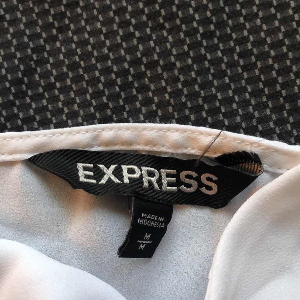 Express - Picture 3 of 3